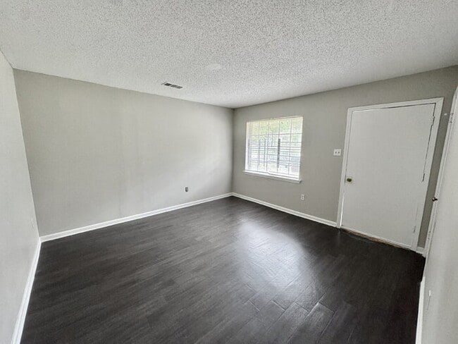 Foto del edificio - 4540 Spring Valley Dr