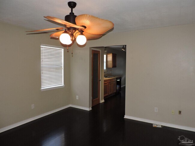 Foto del edificio - 147 Creekview Dr