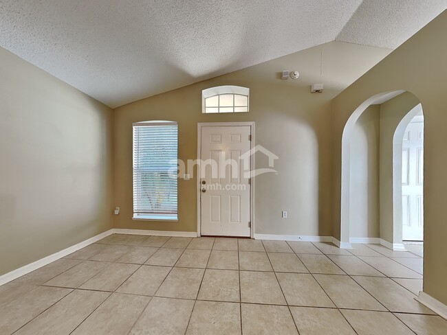 Foto del edificio - 13826 Gentle Woods Ave