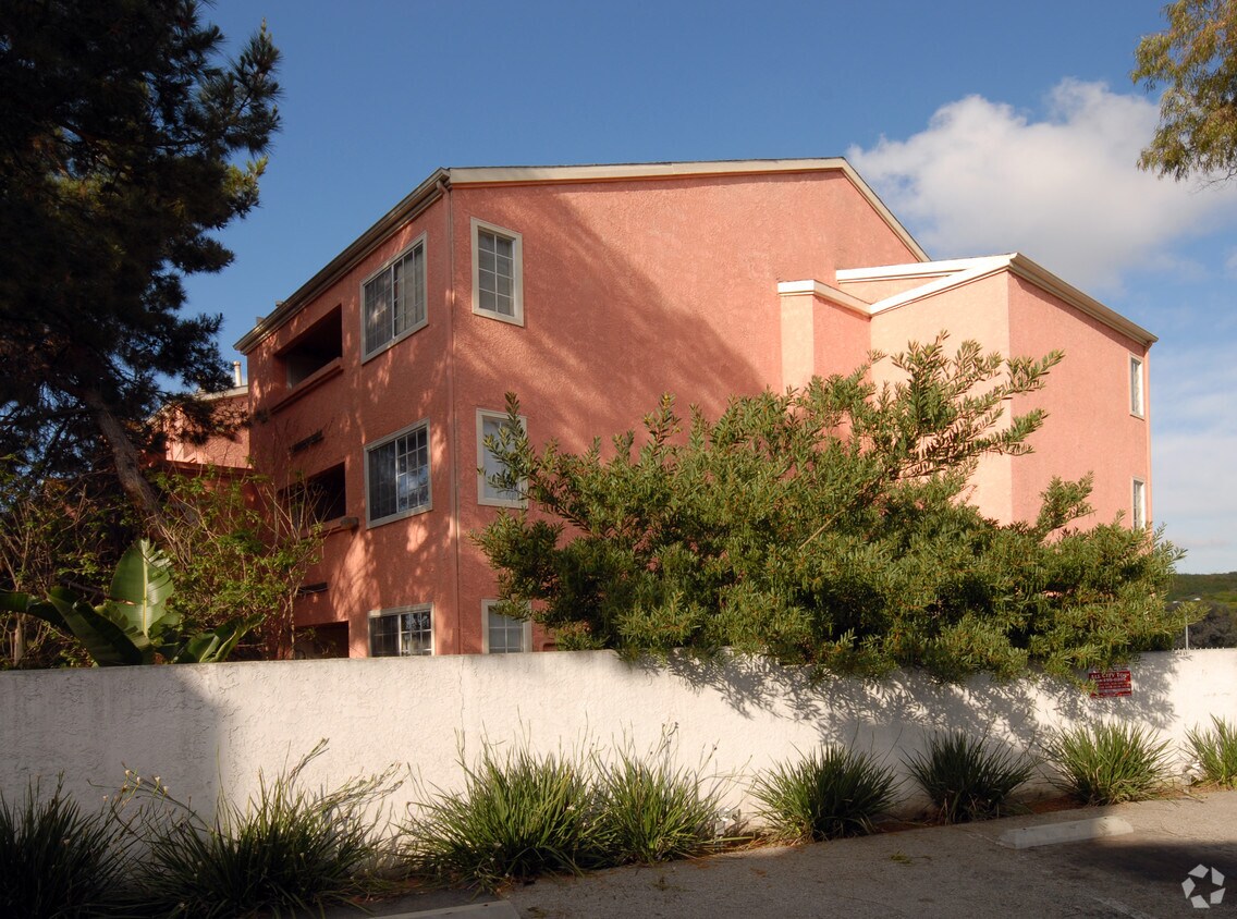 Foto del exterior - 4810 S La Brea Ave # DON