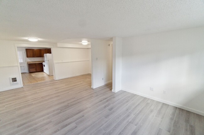 Foto del edificio - 4 Bed 2 Bath Duplex in Spokane Valley!!