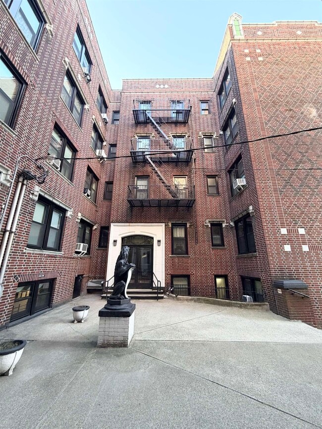 Building Photo - 3718 Park Ave