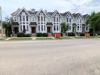 Building Photo - 1619 E Park Plz