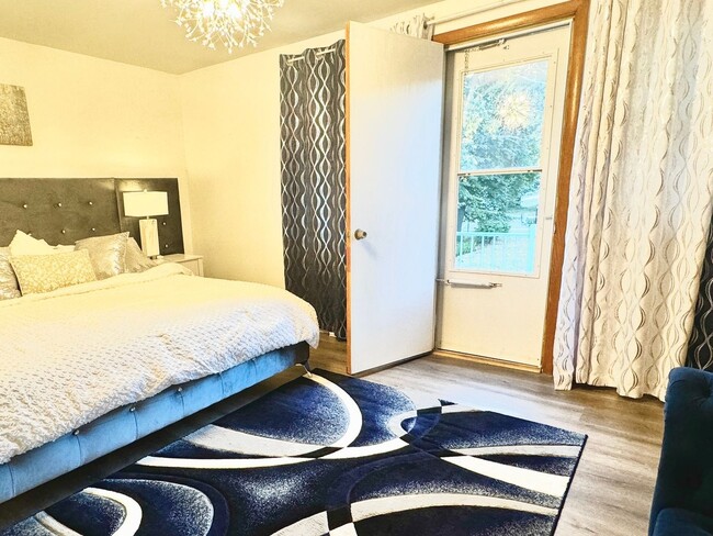 Foto del edificio - 2 Bedroom 1.5 bath Condo in Milwaukee