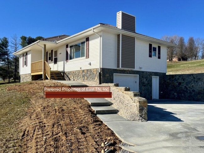 Building Photo - 160 Majestic Cir