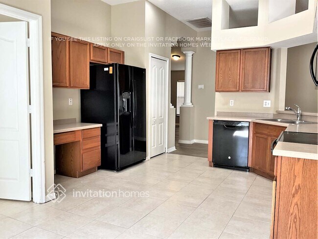 Foto del edificio - 15517 Lake Bella Vista Dr