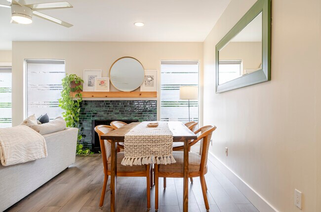 Foto del edificio - 6410 Chimney Creek Cir
