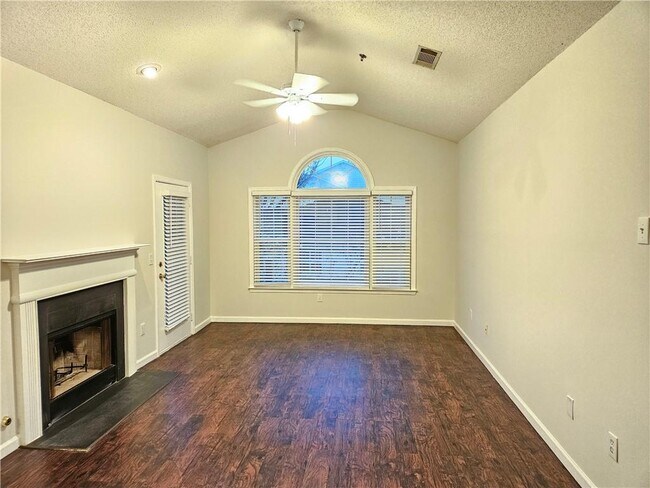 Foto del edificio - 510 Spring Heights Ln