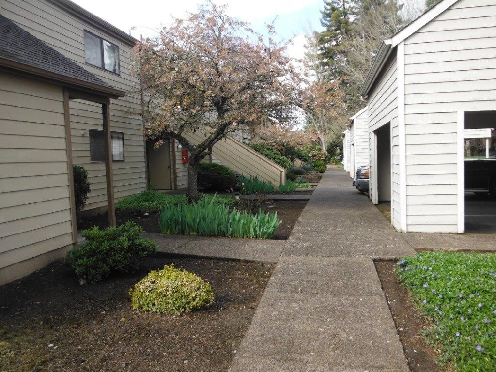 Primary Photo - 955 Lewis Ave