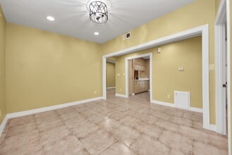 Building Photo - 5326 Heatherbrook Dr