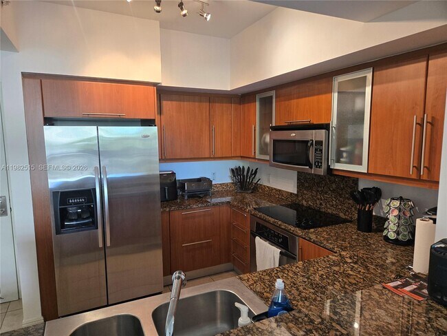 Foto del edificio - 888 Douglas Rd