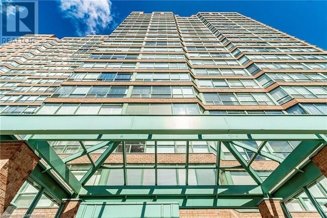 Photo du bâtiment - 1276 Maple Crossing Blvd