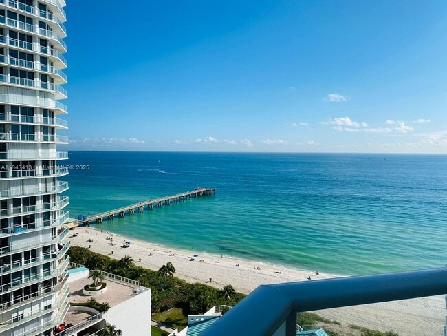 Building Photo - 16445 Collins Ave