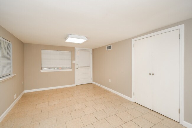 Building Photo - 1032 Melody Dr