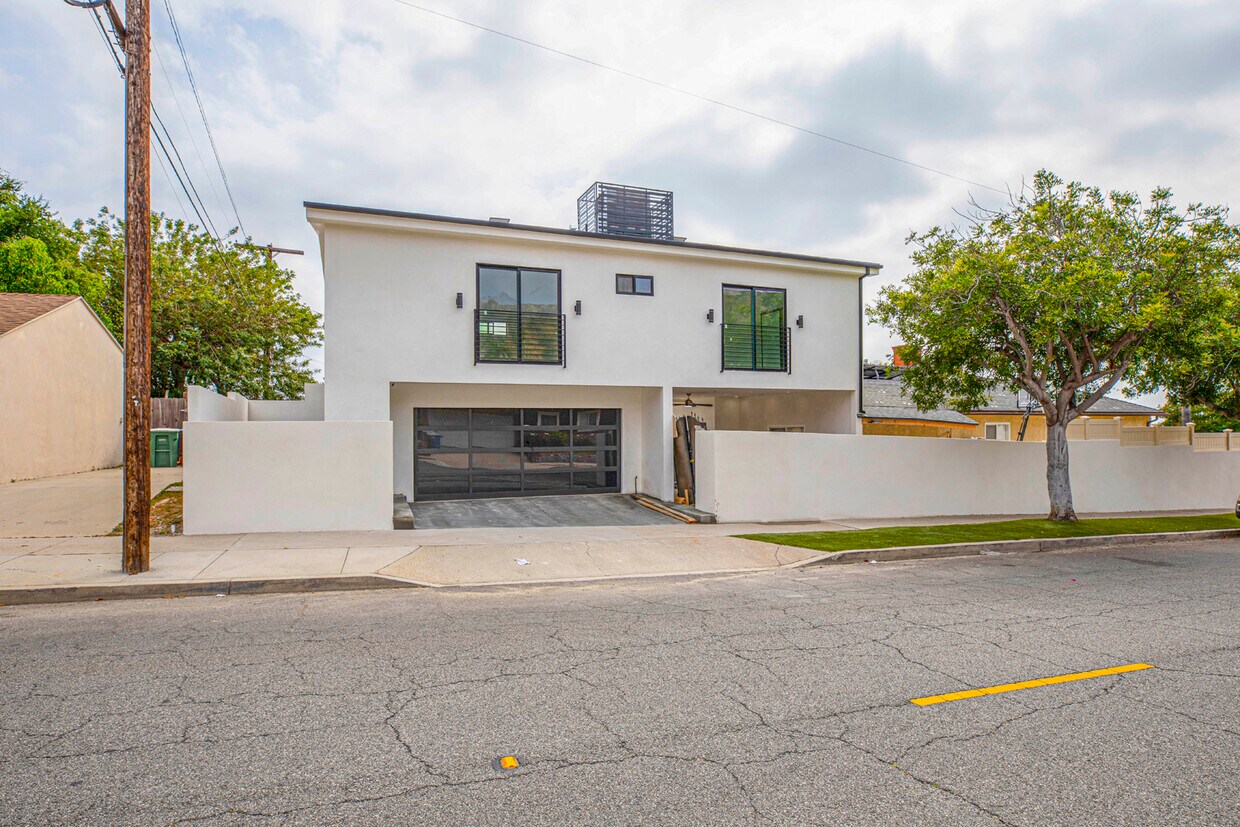 Primary Photo - 950 Cornell Dr