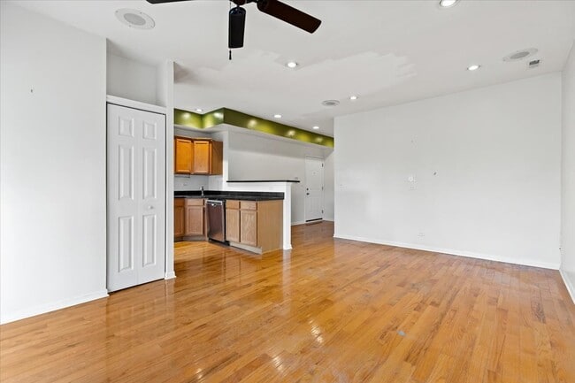 Building Photo - 7717 N Marshfield Ave