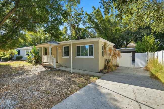 Building Photo - 2701 S Manhattan Ave