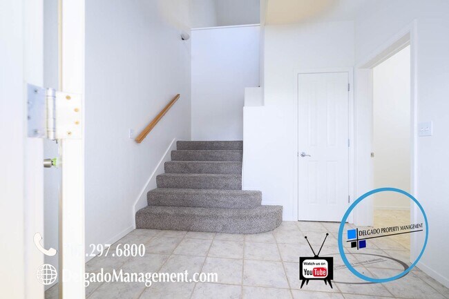 Foto del edificio - Desirable 4 bd townhome across from Glen Cove Waterfront Park