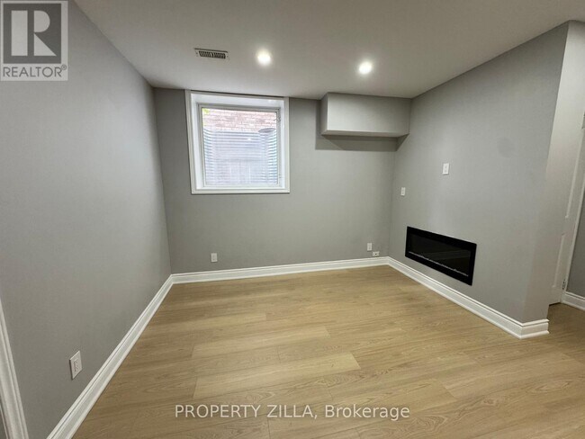 Photo du bâtiment - 163 Freure Dr