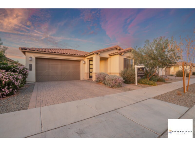 This 3/3 Queen Creek House Defines Modern House Rental in Queen