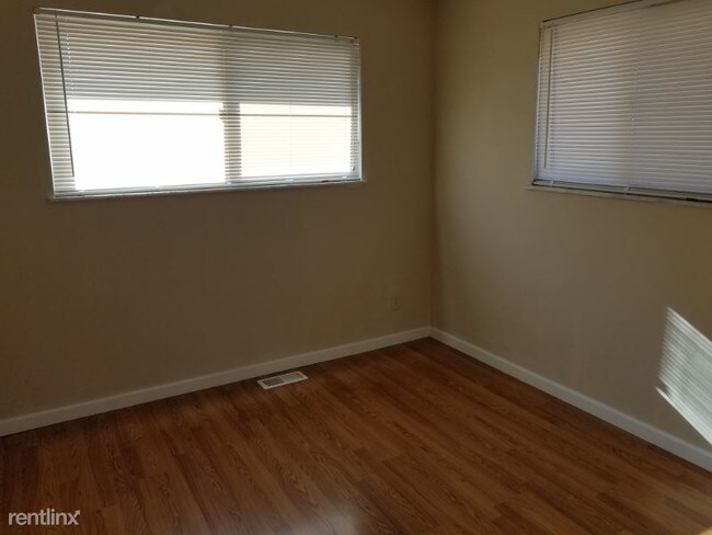 Building Photo - 2 br, 1 bath Apartment - 10107 Douglas Ct