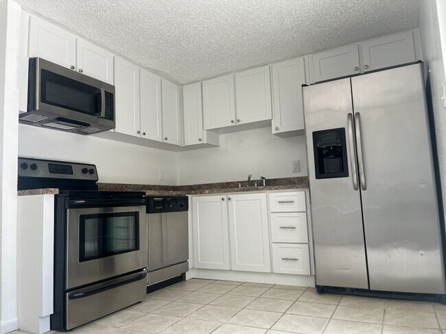 Building Photo - 3225 N 47th St