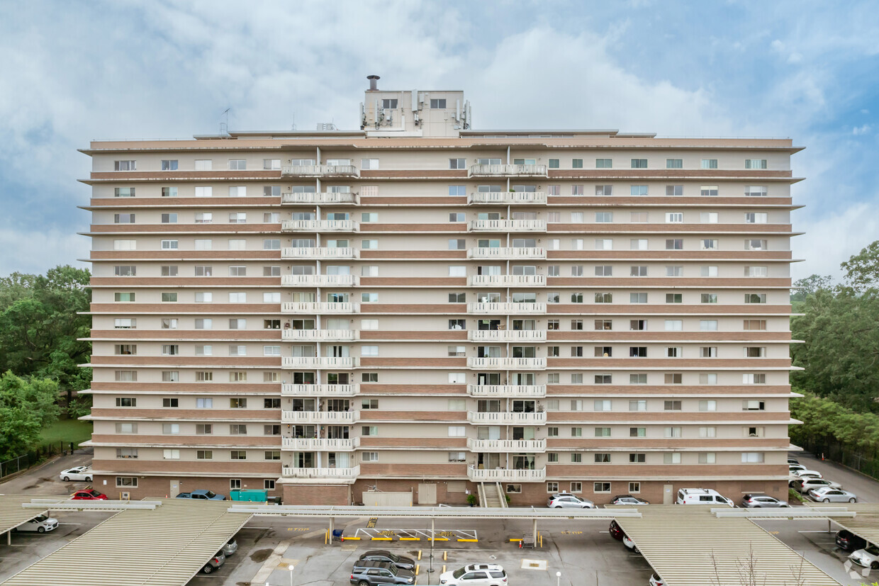 Building Photo - Parkway House