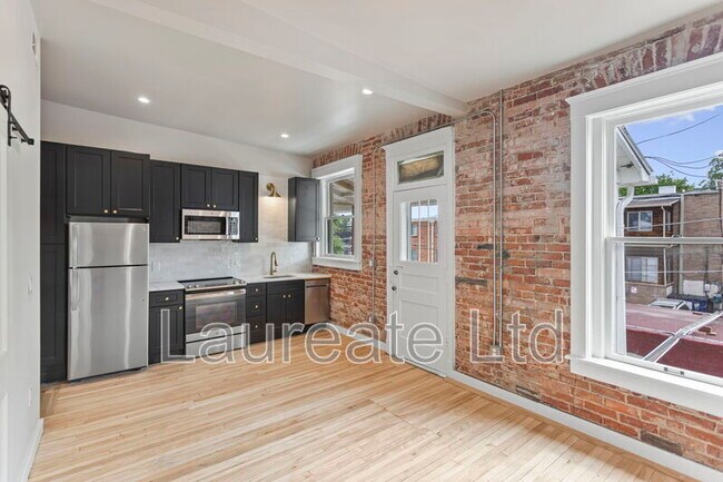 Building Photo - 1256 N Clarkson St