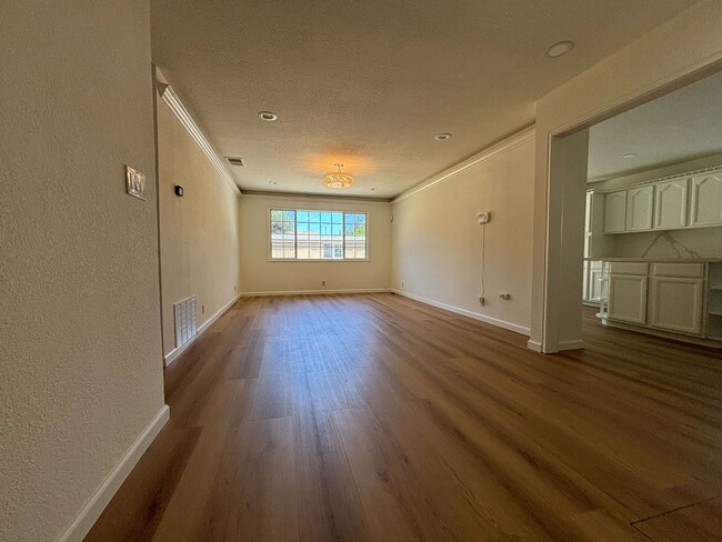 Foto del edificio - Renovated 4-bedroom, 2-bath home in Fremont!