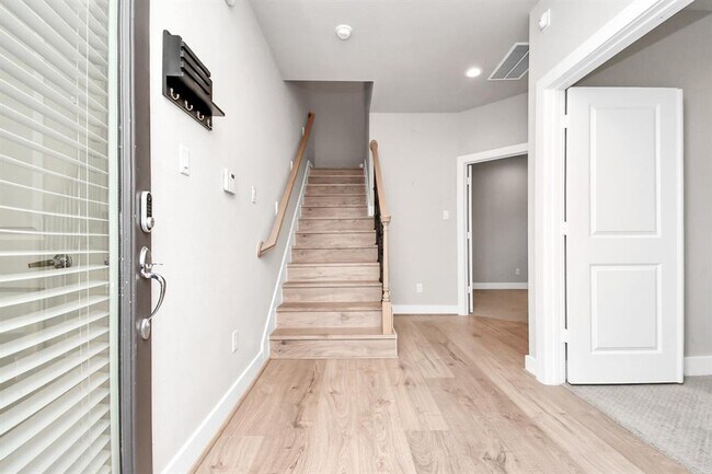 Building Photo - 1105 Olivier Ln
