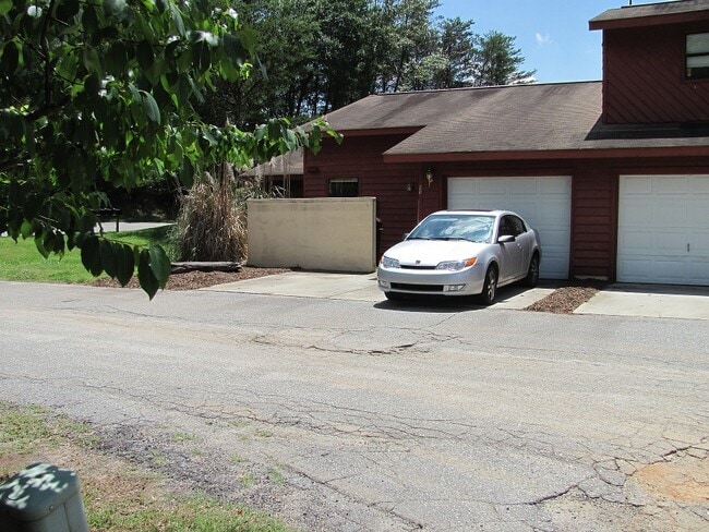 Photo - 405 Brown Rd Apartments