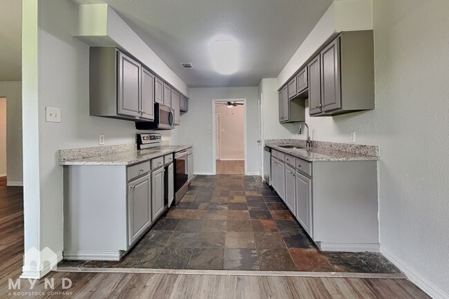 Building Photo - 703 Marlow Pl