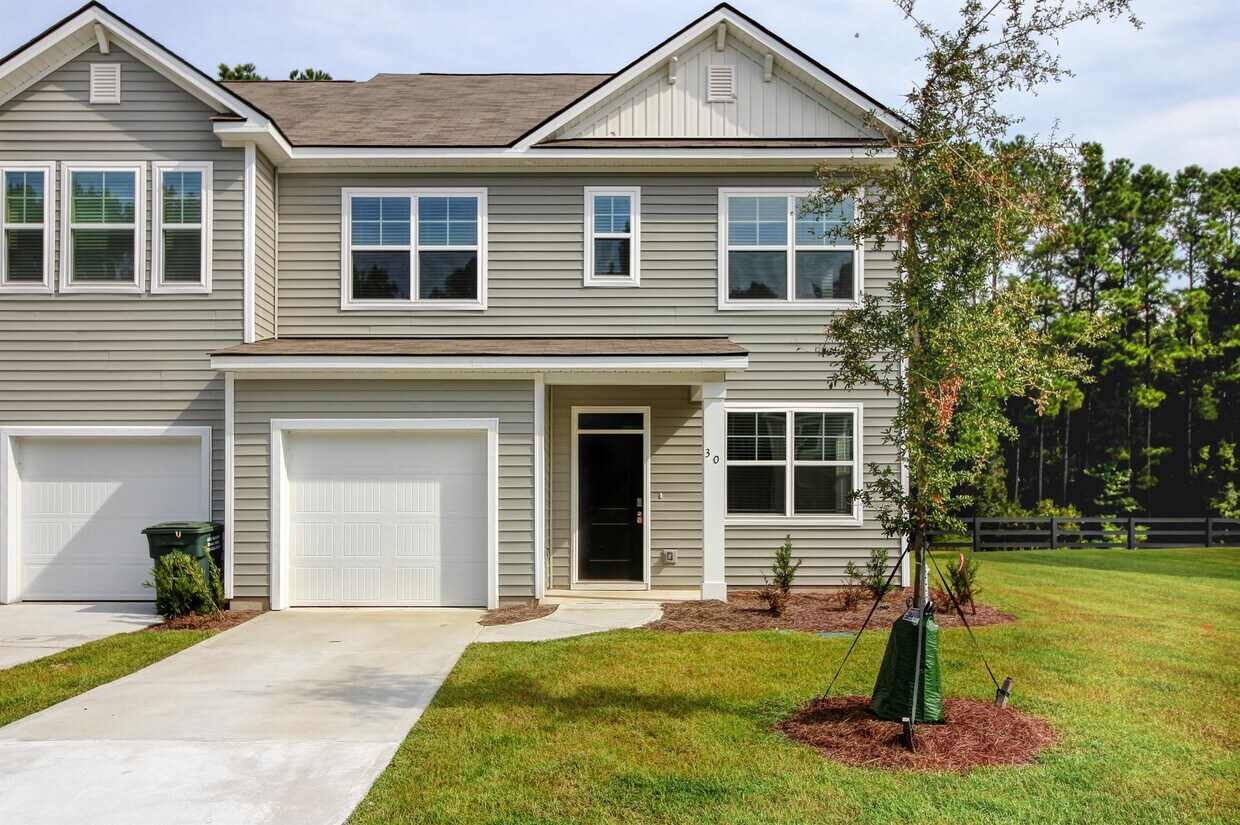 11 Villas of Garrard Dr, Savannah, GA 31405 Townhome Rentals in
