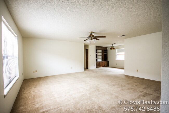 Living Room - 2120 La Fonda Rd