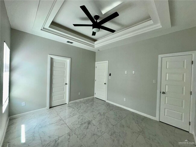 Building Photo - 11 S Mia Ln