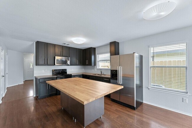 Foto del edificio - 7501 Cayenne Ln