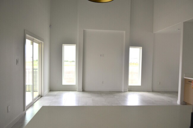 Building Photo - 1027 Birch Loop