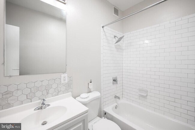 Building Photo - 5847 Willows Ave