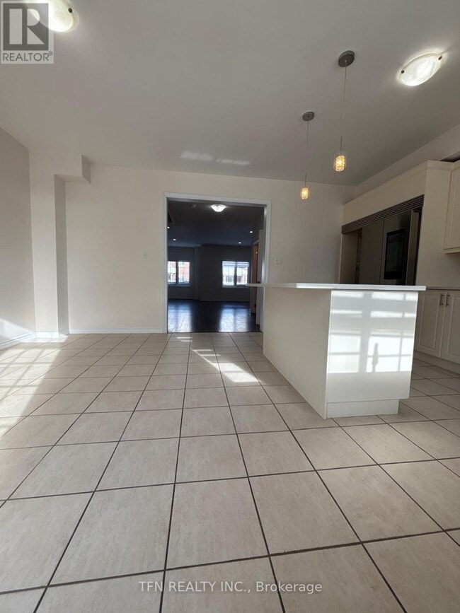 Building Photo - 5 Savage Dr