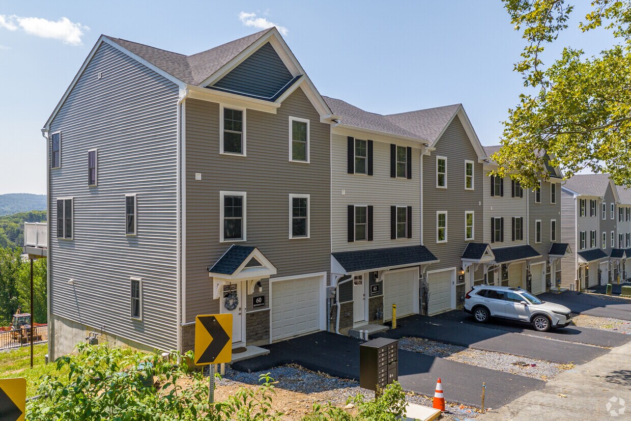 Laurel Hills Townhomes Rentals in Easton at 60 Jefferson St Easton, PA