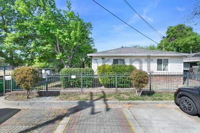 Building Photo - 2749 Fairfield St