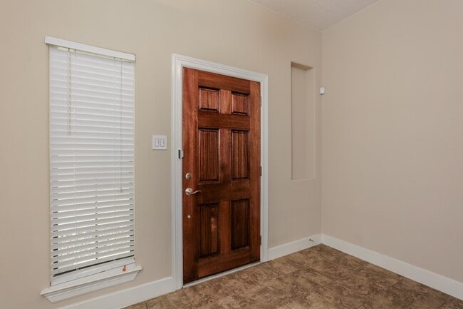 Building Photo - 10658 Clearview Villa Pl