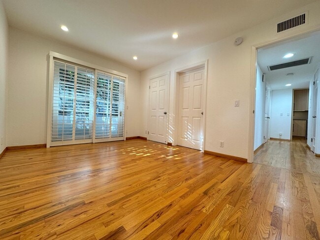 Building Photo - Modern 2-Bed, 2-Bath Residence in Prime West Hollywood