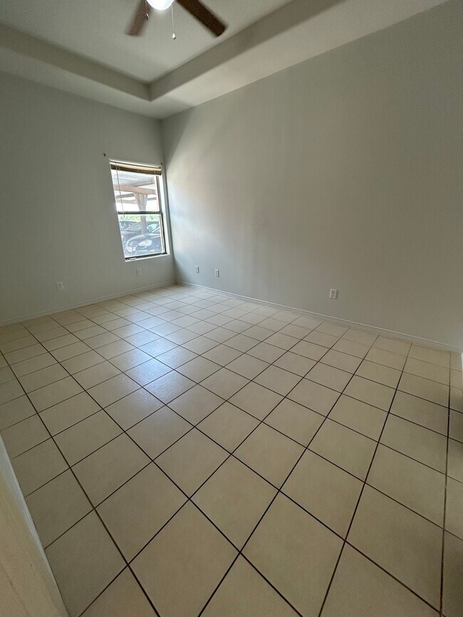 Foto del edificio - 3005 Diamondhead Ave