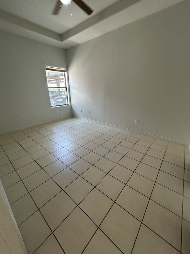 Building Photo - 3005 Diamondhead Ave