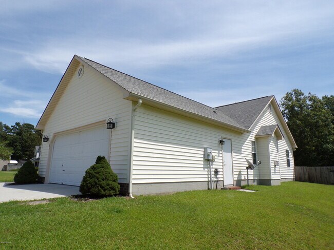 Building Photo - 203 Wellington Pl
