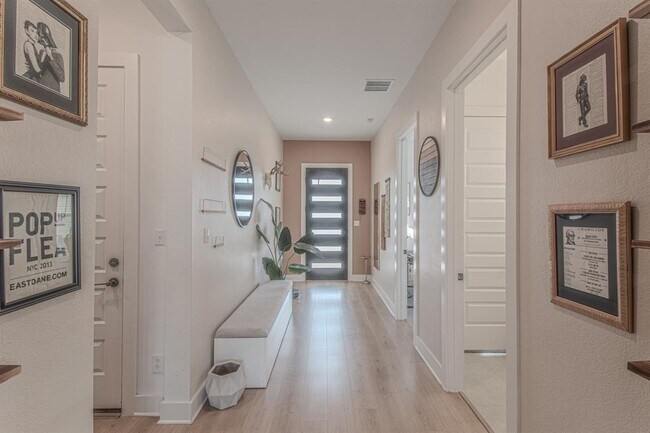 Foto del edificio - 308 Millbend Rd