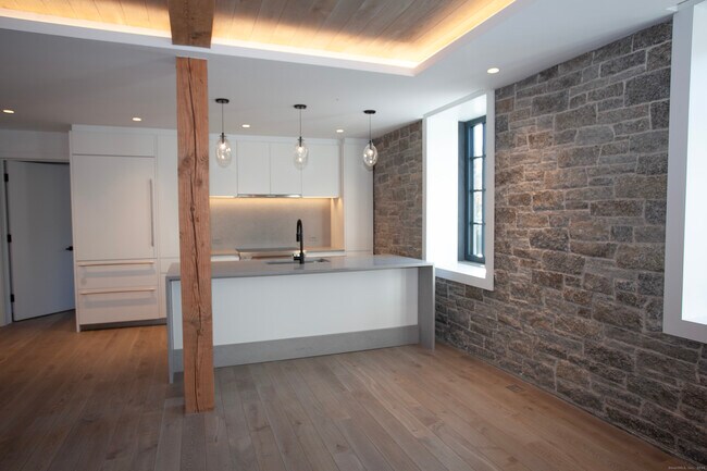 Building Photo - 41 Richmondville Ave