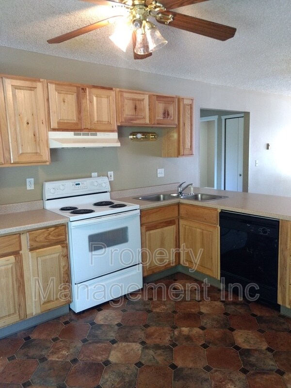 Building Photo - 625 Yuma St