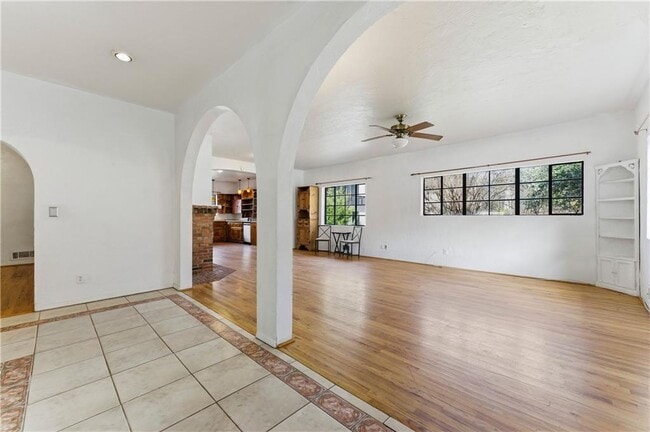 Foto del edificio - 1032 Standard Dr NE